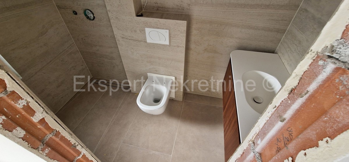 Čiovo, Okrug G., 3-bedroom apartment 114m2 + garden 202m2 + private pool 19m2