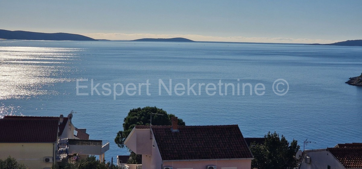 Čiovo, Okrug G., 3-bedroom apartment 114m2 + garden 202m2 + private pool 19m2