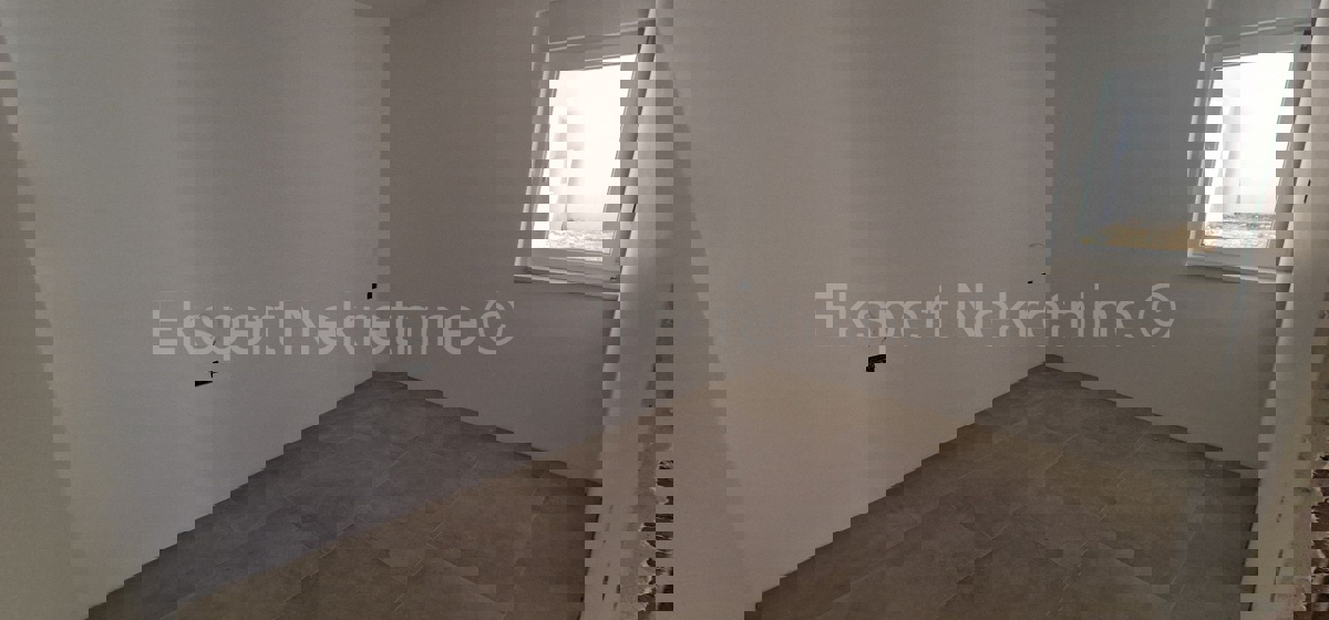 Čiovo, Okrug G., 3-bedroom apartment 114m2 + garden 202m2 + private pool 19m2