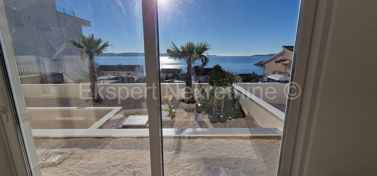 Čiovo, Okrug G., 3-bedroom apartment 114m2 + garden 202m2 + private pool 19m2