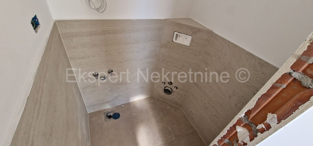 Čiovo, Okrug G., 3-bedroom apartment 114m2 + garden 202m2 + private pool 19m2