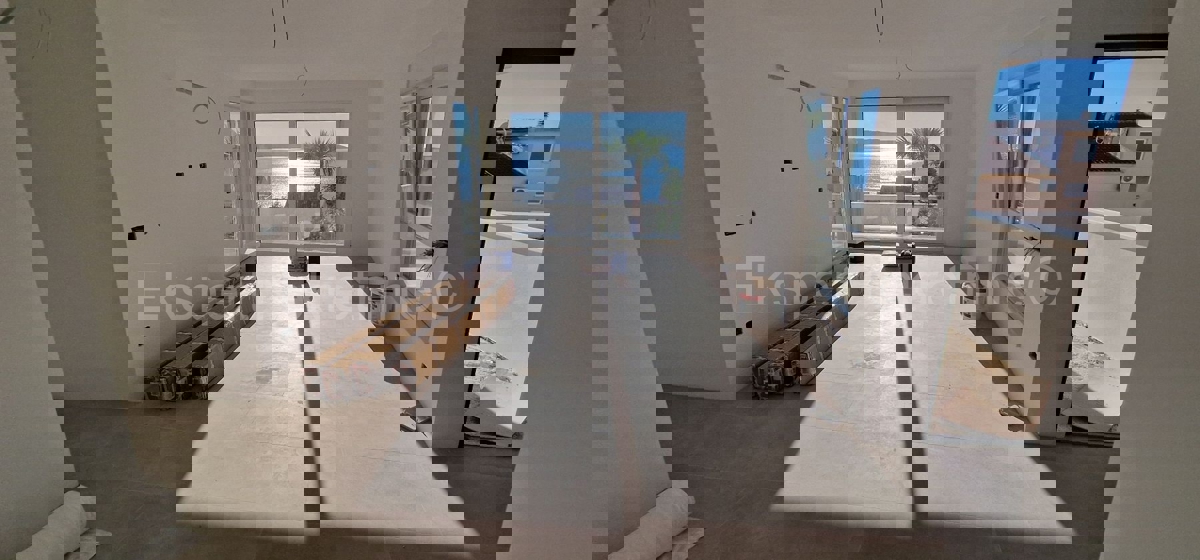 Čiovo, Okrug G., 3-bedroom apartment 114m2 + garden 202m2 + private pool 19m2