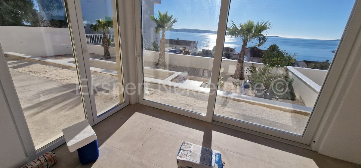 Čiovo, Okrug G., 3-bedroom apartment 114m2 + garden 202m2 + private pool 19m2