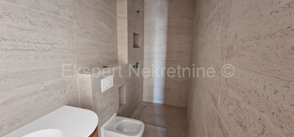 Čiovo, Okrug G., 3-bedroom apartment 114m2 + garden 202m2 + private pool 19m2