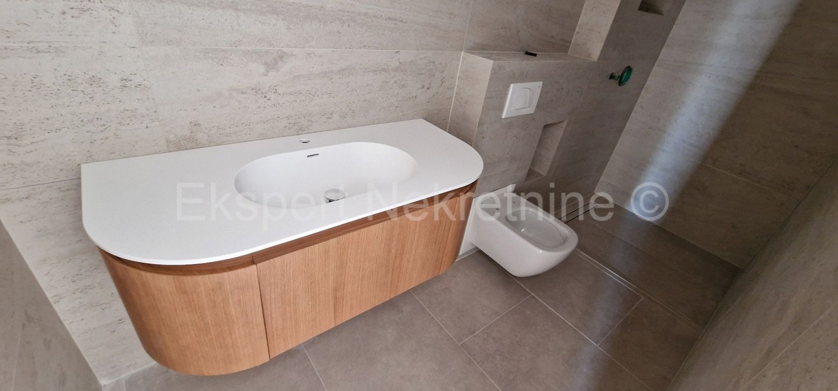 Čiovo, Okrug G., 3-bedroom apartment 114m2 + garden 202m2 + private pool 19m2