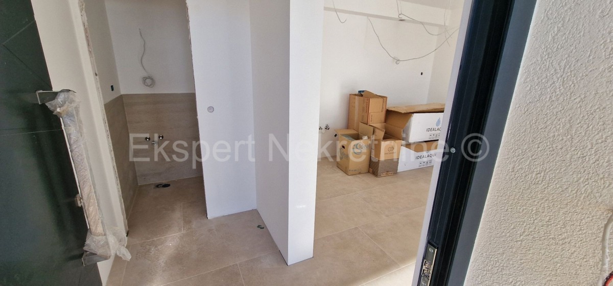 Čiovo, Okrug G., 3-bedroom apartment 114m2 + garden 202m2 + private pool 19m2