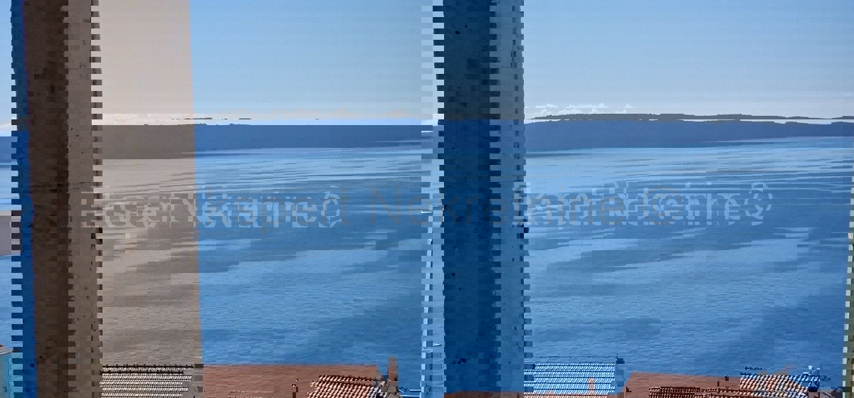 Čiovo, Okrug G., 3-bedroom apartment 114m2 + garden 202m2 + private pool 19m2