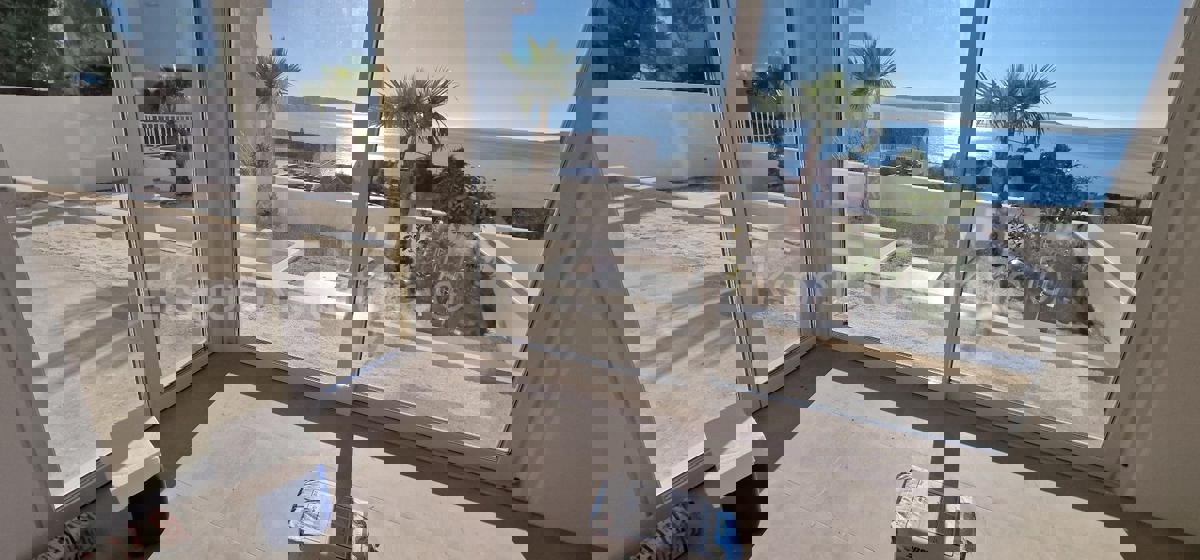 Čiovo, Okrug G., 3-bedroom apartment 114m2 + garden 202m2 + private pool 19m2