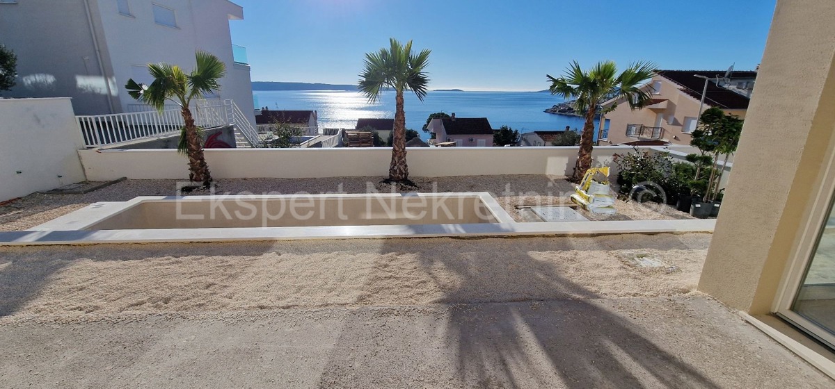 Čiovo, Okrug G., 3-bedroom apartment 114m2 + garden 202m2 + private pool 19m2