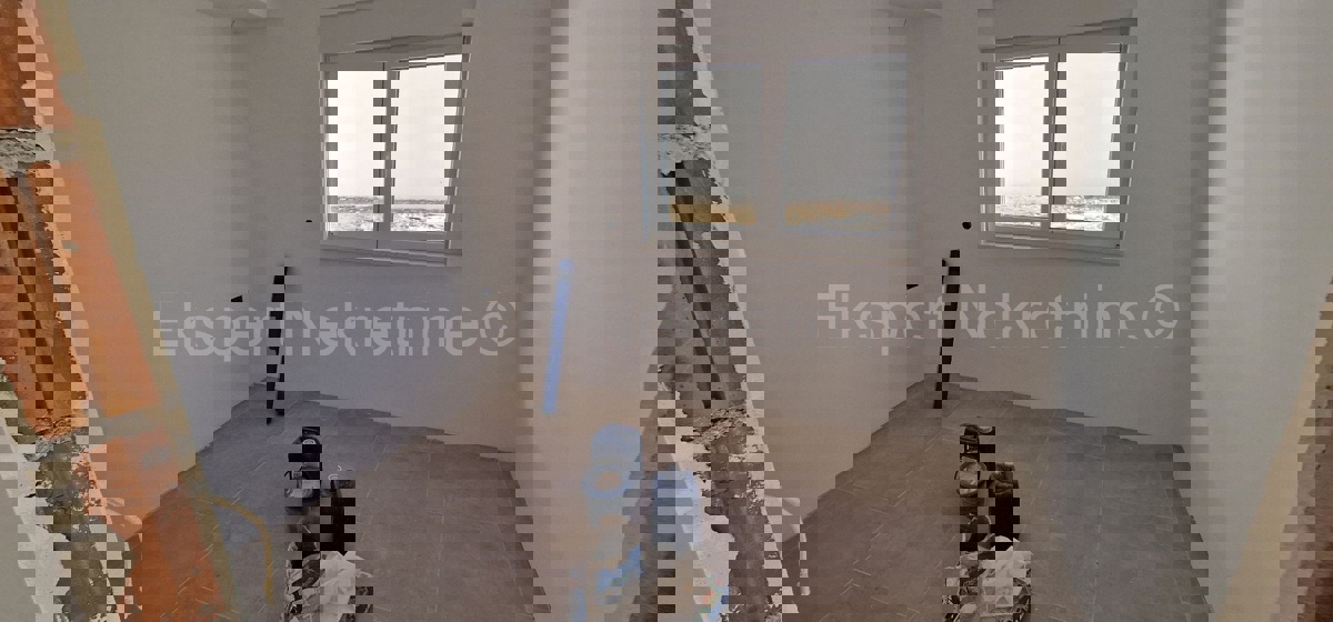 Čiovo, Okrug G., 3-bedroom apartment 114m2 + garden 202m2 + private pool 19m2