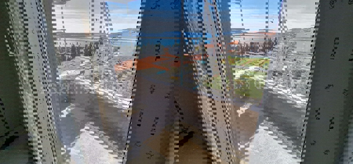 Seget D., penthouse 108 m2, new building, elevator, sea view