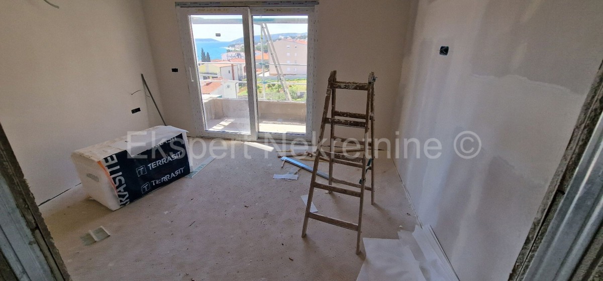 Seget D., penthouse 108 m2, new building, elevator, sea view