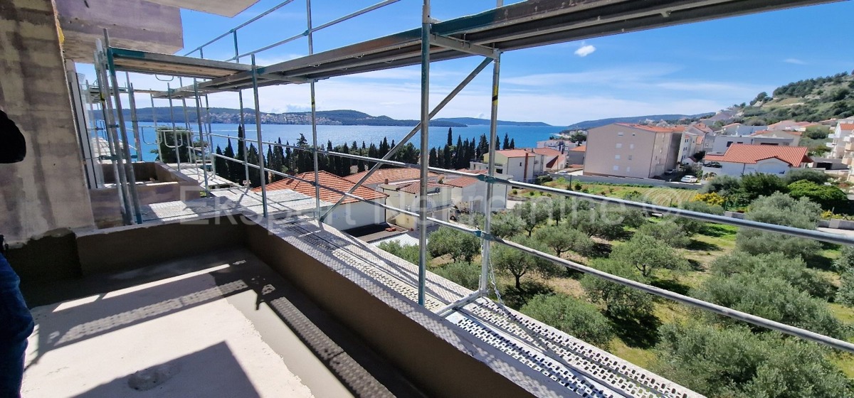 Seget D., penthouse 108 m2, new building, elevator, sea view