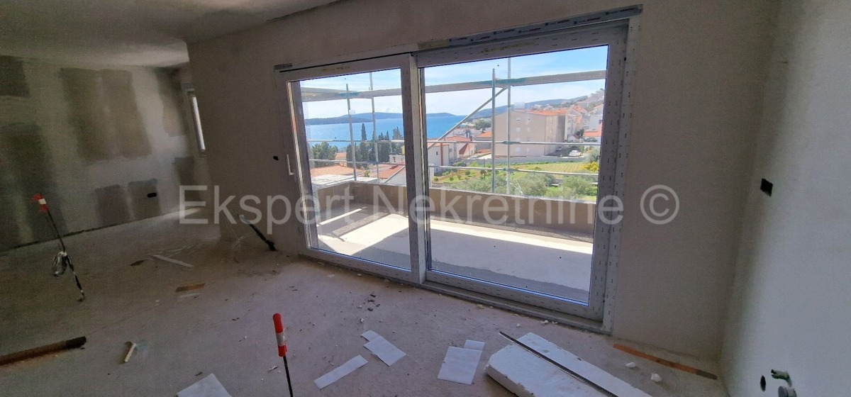 Seget D., penthouse 108 m2, new building, elevator, sea view