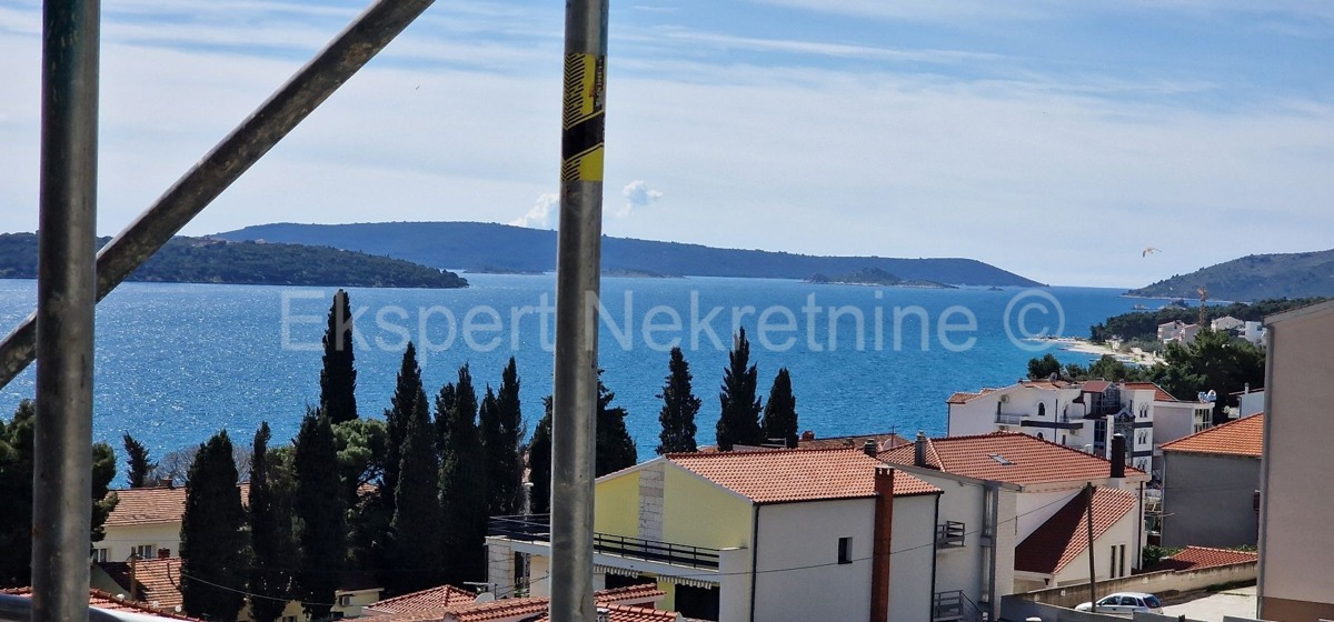 Seget D., penthouse 108 m2, new building, elevator, sea view