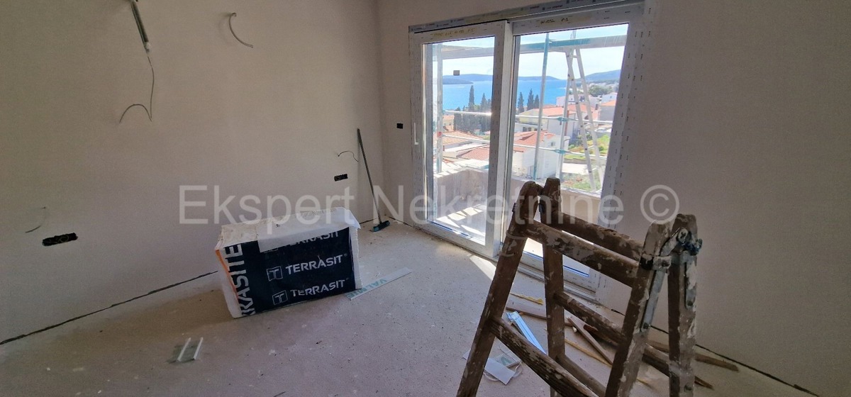 Seget D., penthouse 108 m2, new building, elevator, sea view