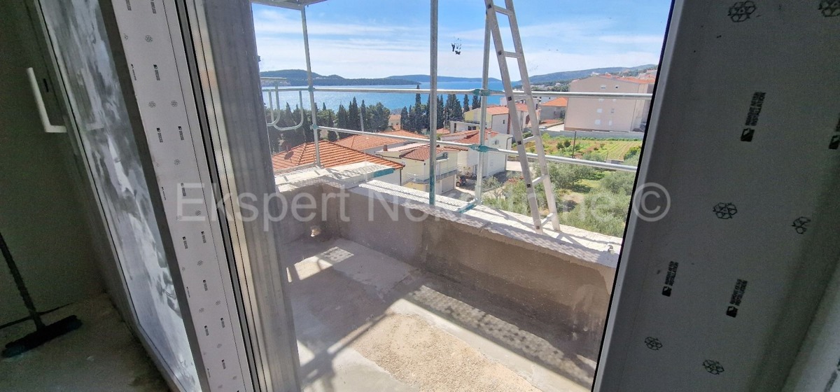 Seget D., penthouse 108 m2, new building, elevator, sea view