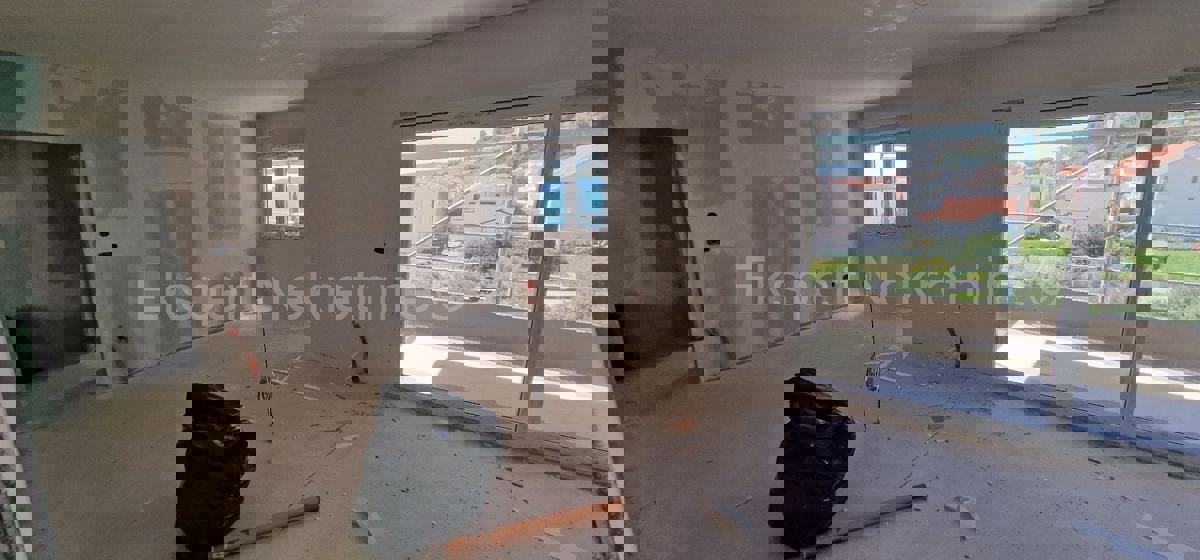 Seget D., penthouse 108 m2, new building, elevator, sea view