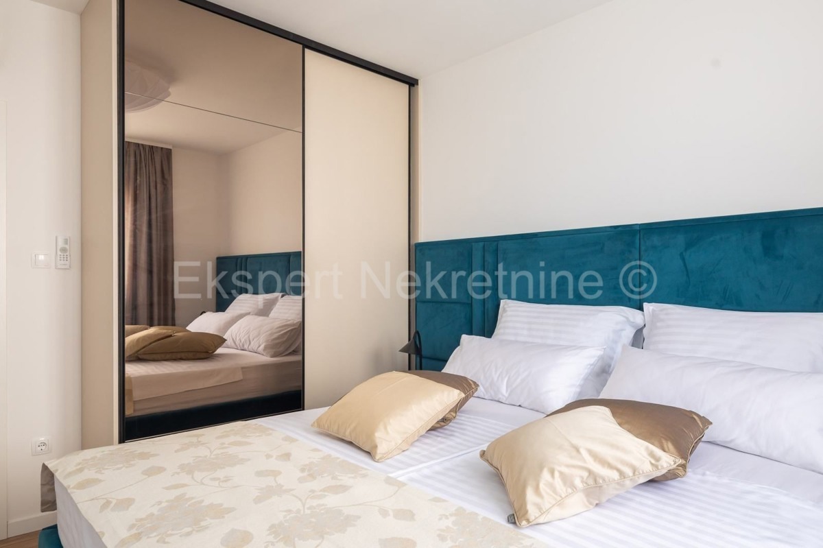 Marina, appartamento bilocale appena ristrutturato 67 m2 con parcheggio, prima fila al mare