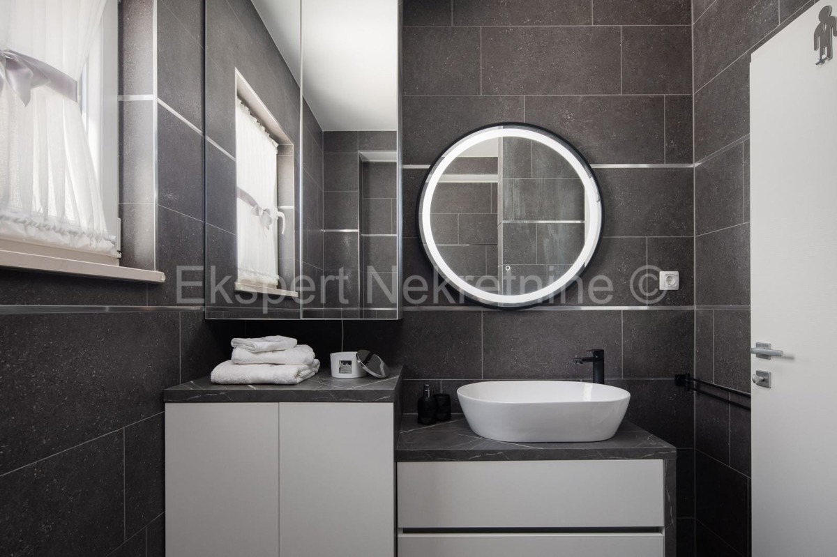 Marina, appartamento bilocale appena ristrutturato 67 m2 con parcheggio, prima fila al mare