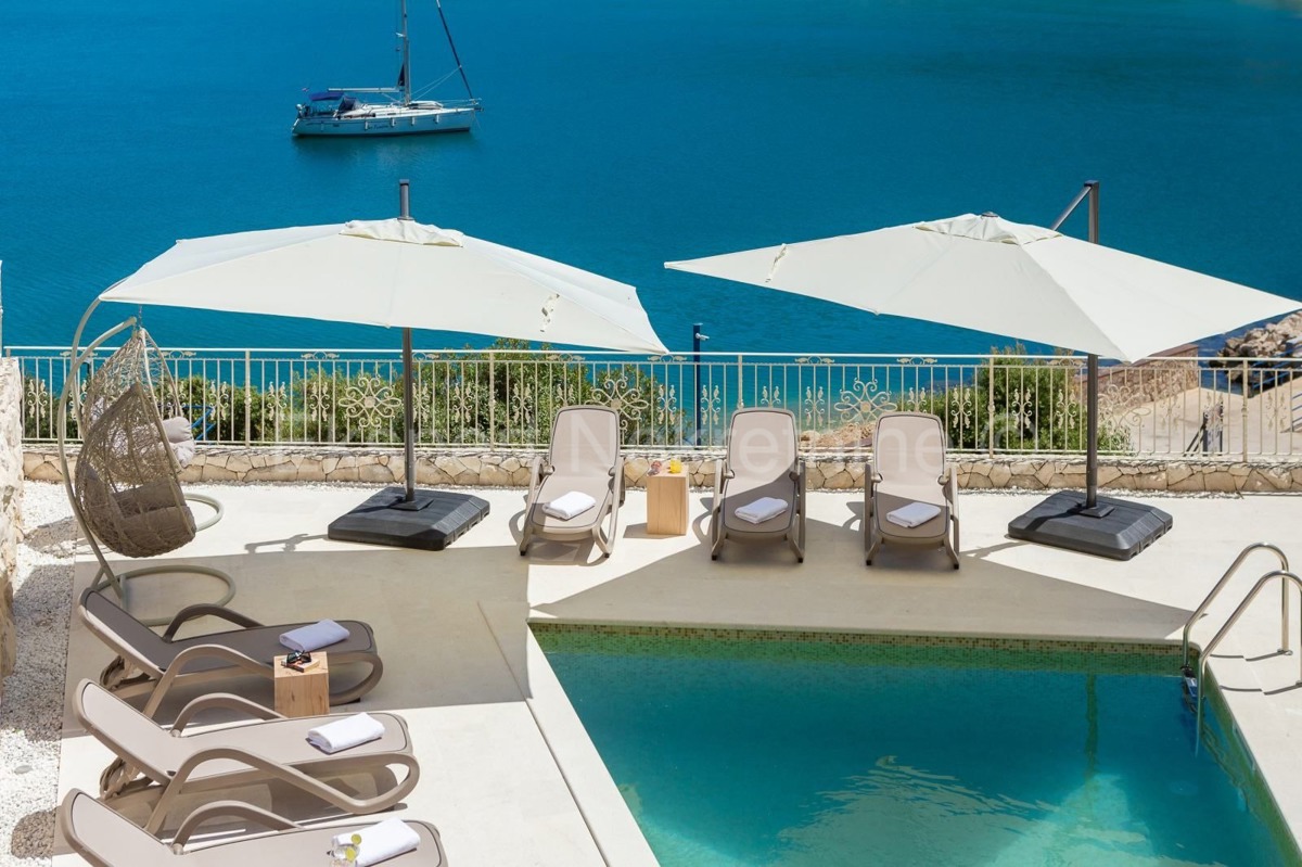 Marina, appartamento bilocale appena ristrutturato 67 m2 con parcheggio, prima fila al mare