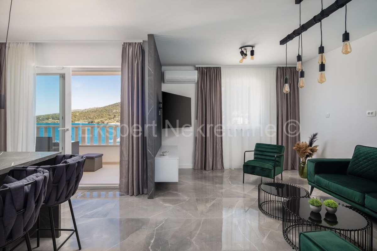 Marina, appartamento bilocale appena ristrutturato 67 m2 con parcheggio, prima fila al mare