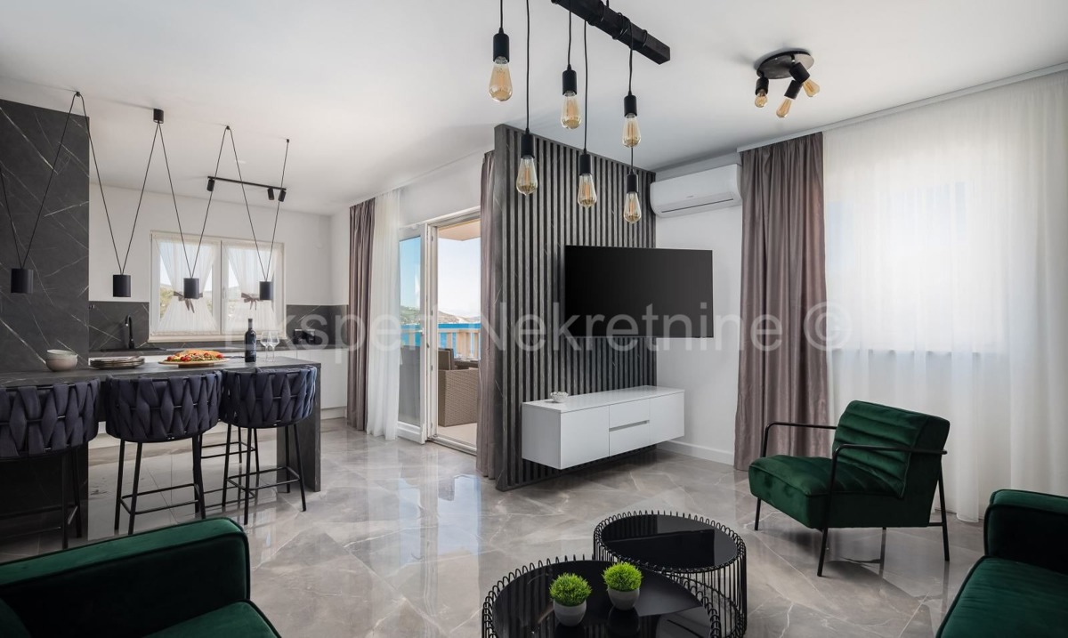 Marina, appartamento bilocale appena ristrutturato 67 m2 con parcheggio, prima fila al mare