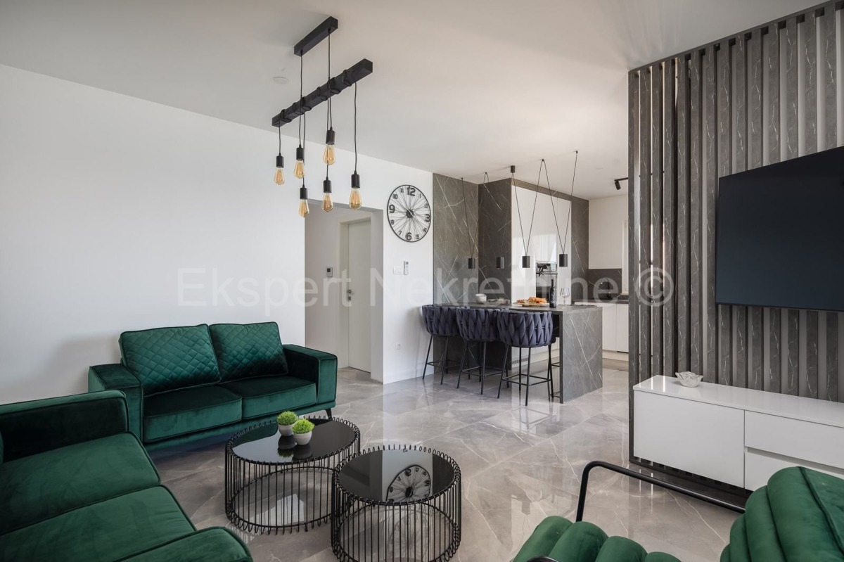 Marina, appartamento bilocale appena ristrutturato 67 m2 con parcheggio, prima fila al mare