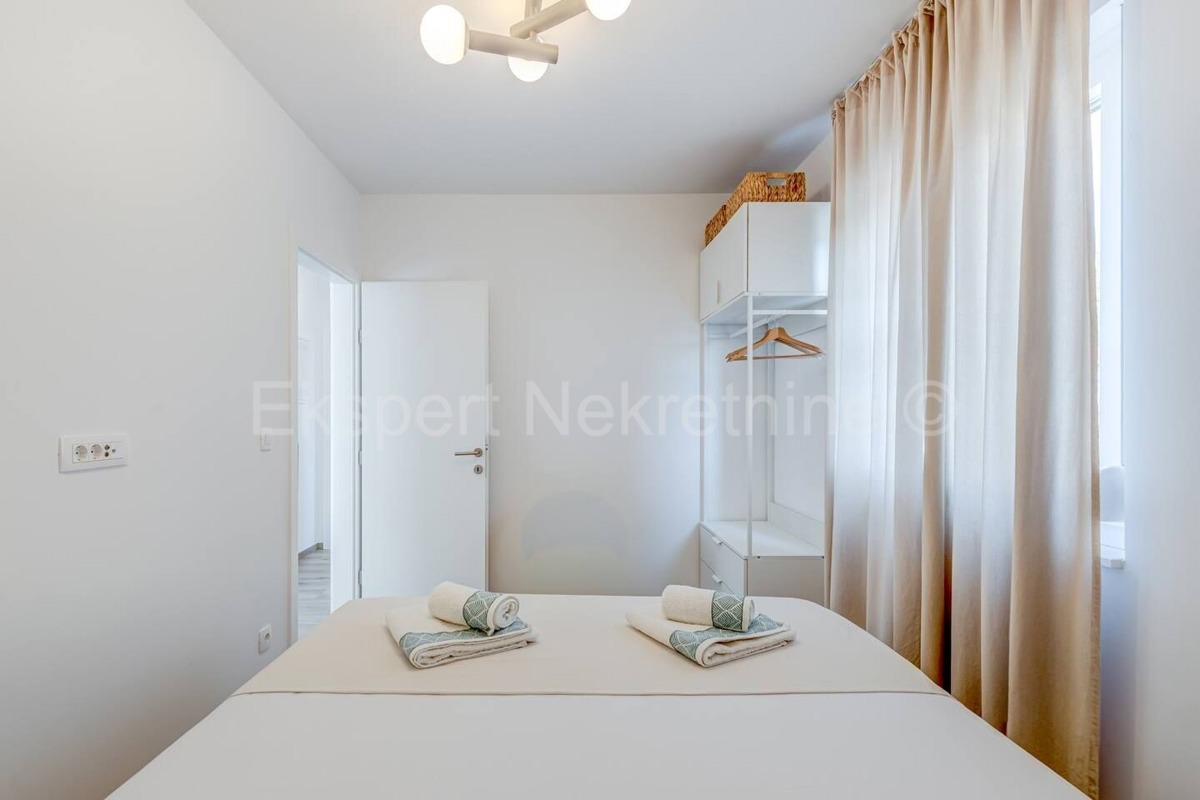 Trogir, 2-bedroom apartment 65 m2, newly built, furnished, sea view