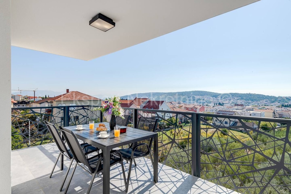 Trogir, 2-bedroom apartment 65 m2, newly built, furnished, sea view