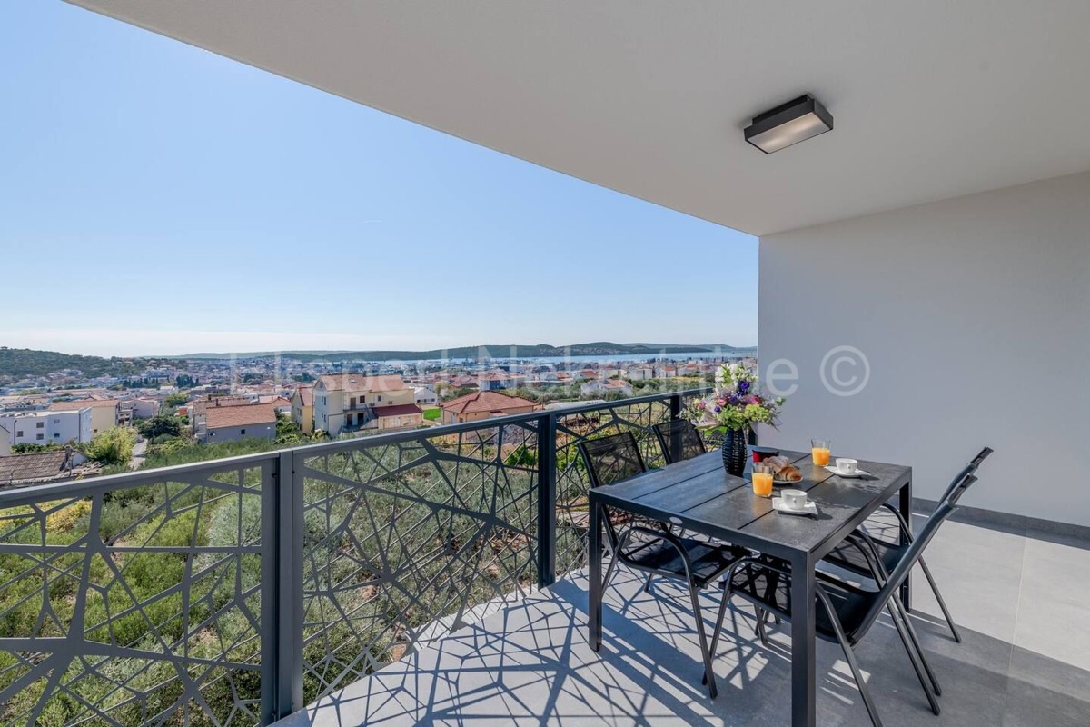 Trogir, 2-bedroom apartment 65 m2, newly built, furnished, sea view