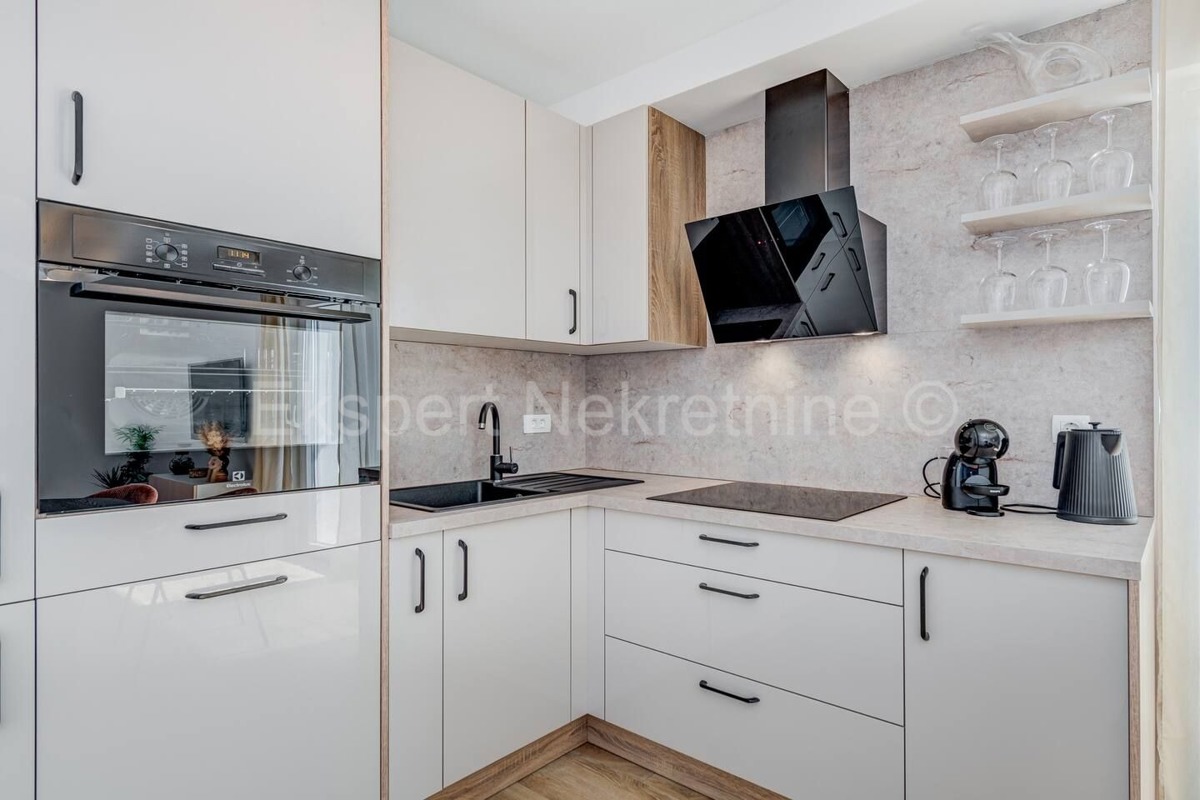 Trogir, 2-bedroom apartment 65 m2, newly built, furnished, sea view