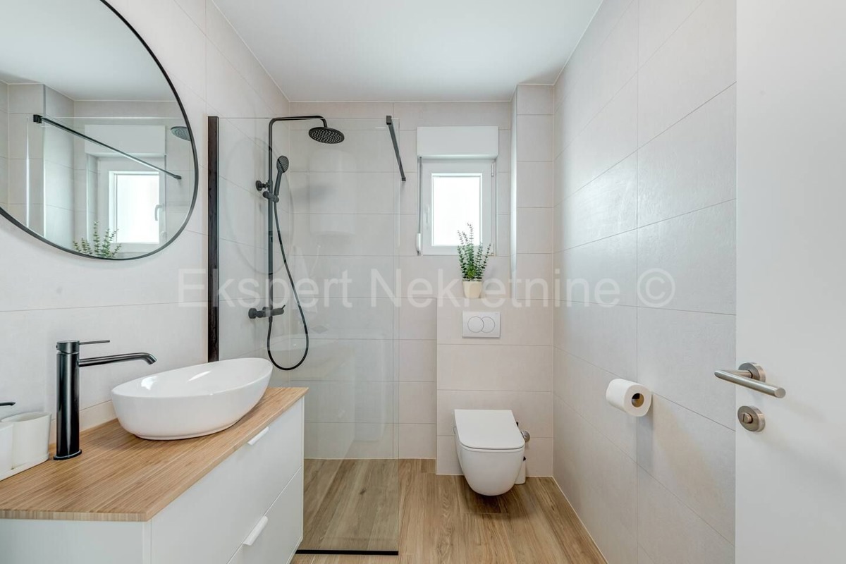 Trogir, 2-bedroom apartment 65 m2, newly built, furnished, sea view