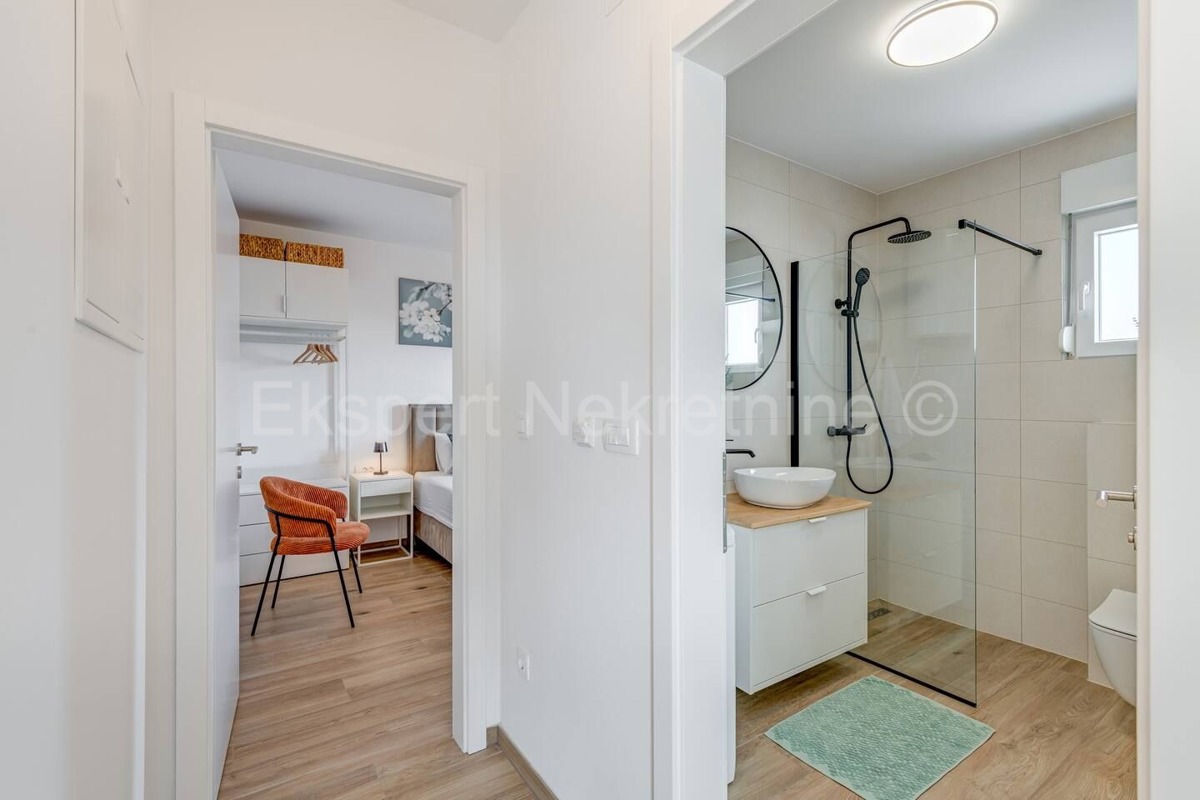 Trogir, 2-bedroom apartment 65 m2, newly built, furnished, sea view