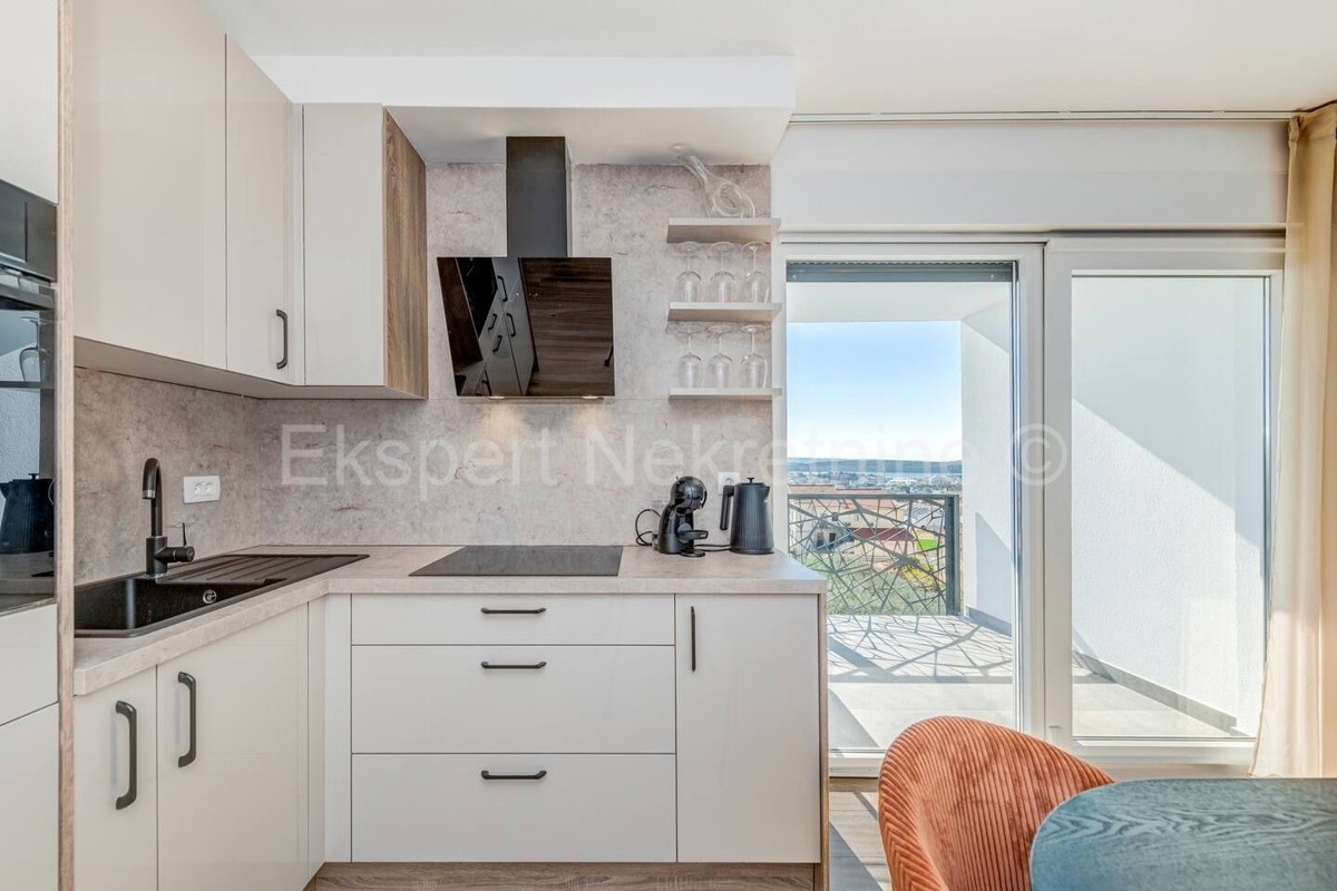 Trogir, 2-bedroom apartment 65 m2, newly built, furnished, sea view