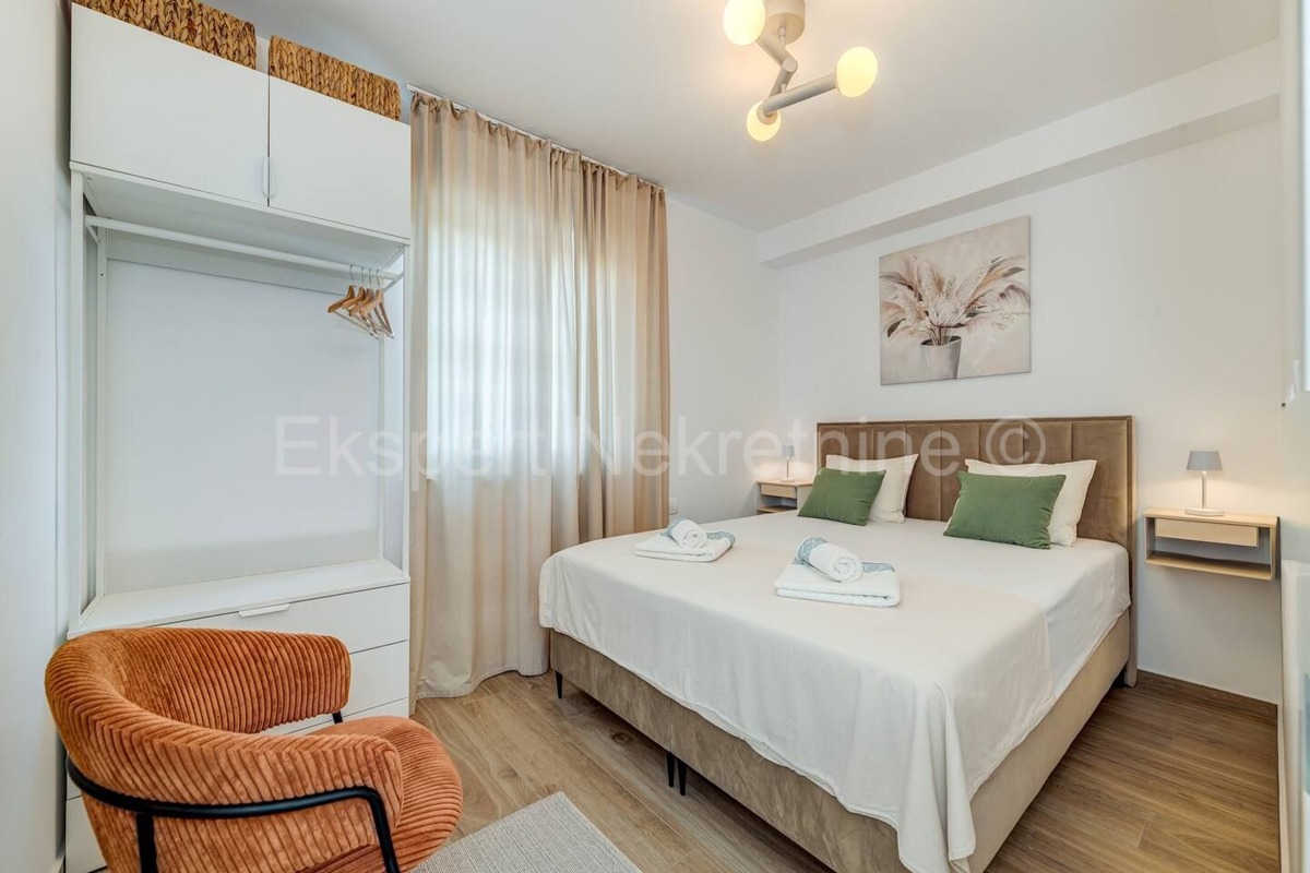 Trogir, 2-bedroom apartment 65 m2, newly built, furnished, sea view