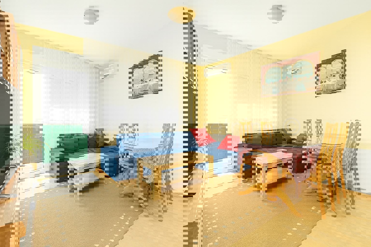 K.Stari, appartamento con tre camere da letto di 79 m2 e spazio ufficio di 30 m2 in un'ottima posizione