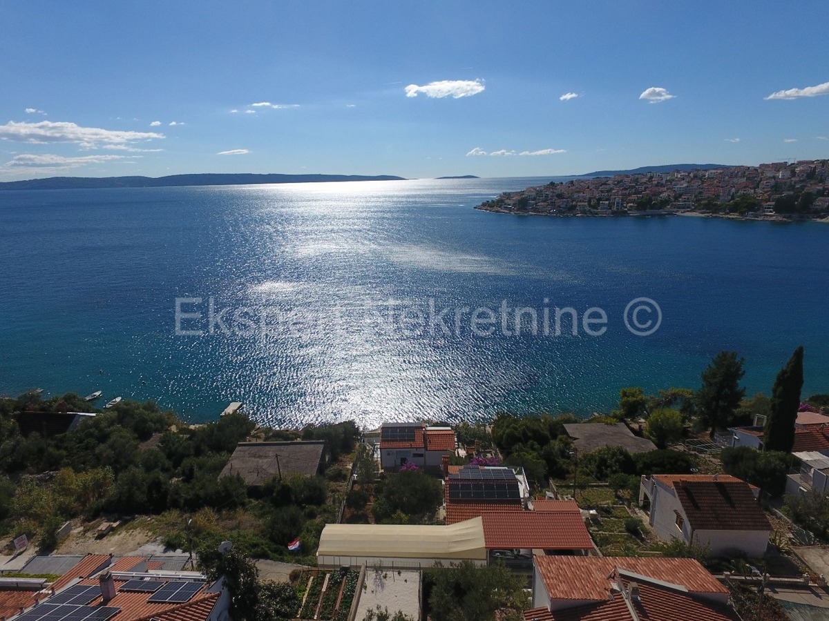 Čiovo, Okrug G. detached house 224 m2, second row from the sea, sea view