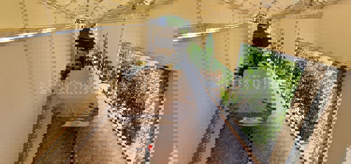 Čiovo, Okrug G. detached house 224 m2, second row from the sea, sea view