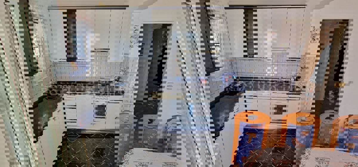 Čiovo, Okrug G. detached house 224 m2, second row from the sea, sea view