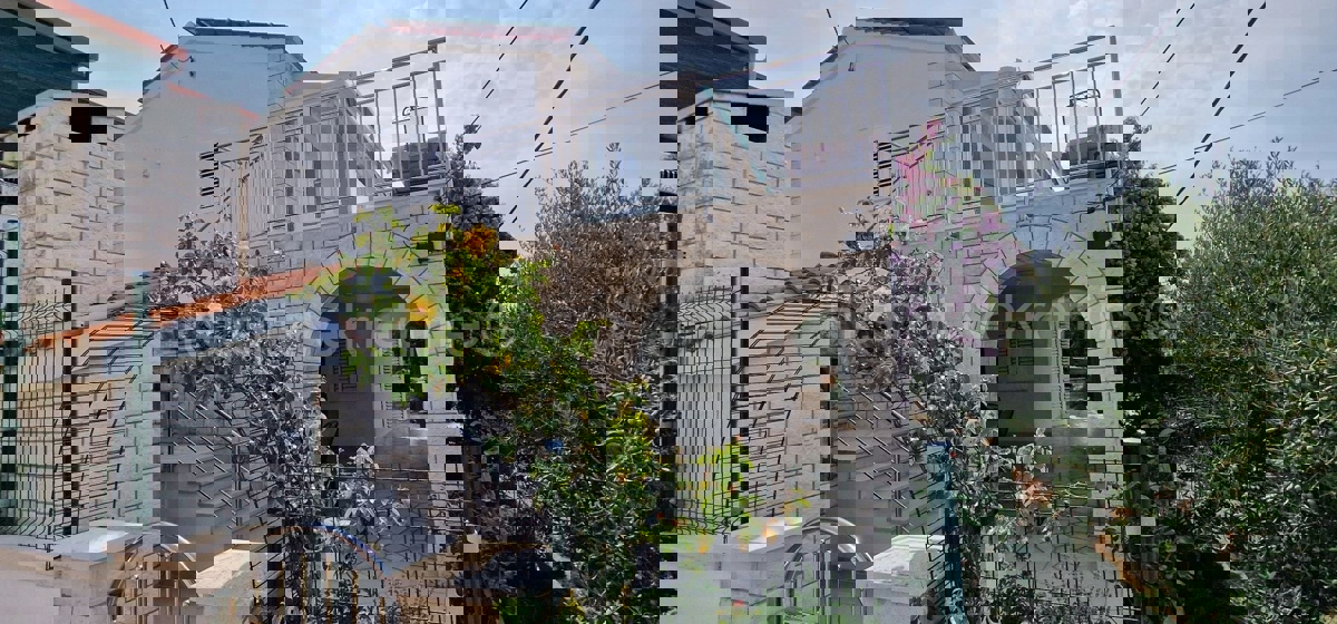 Čiovo, Okrug G. detached house 224 m2, second row from the sea, sea view