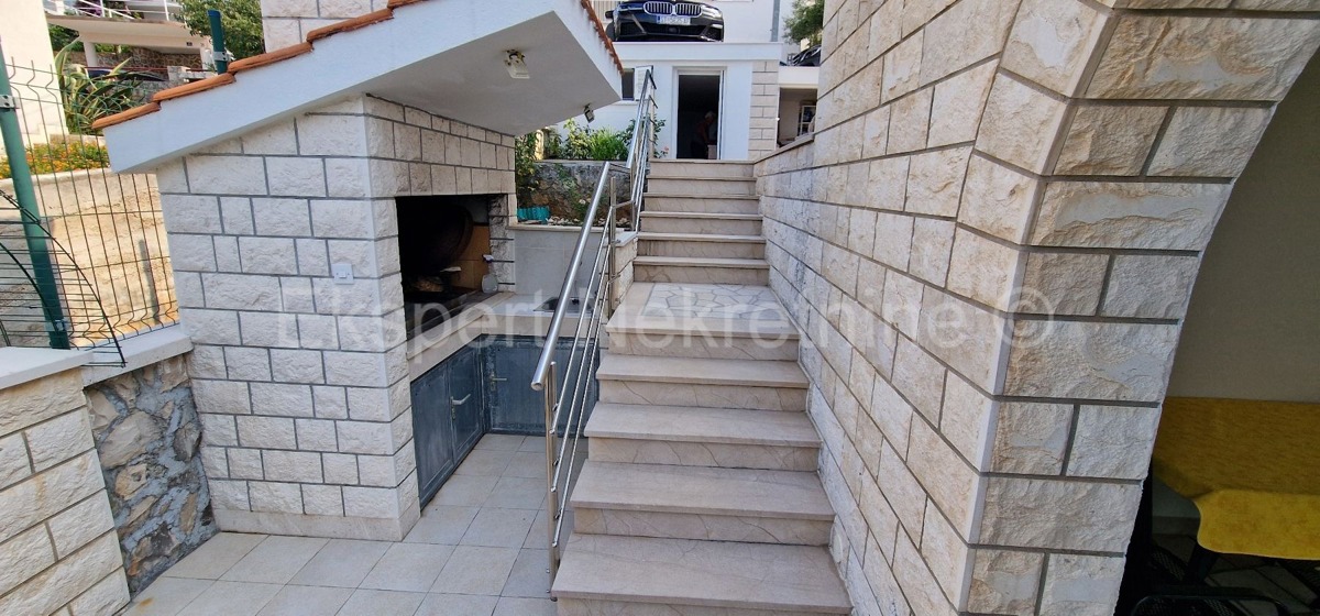 Čiovo, Okrug G. detached house 224 m2, second row from the sea, sea view