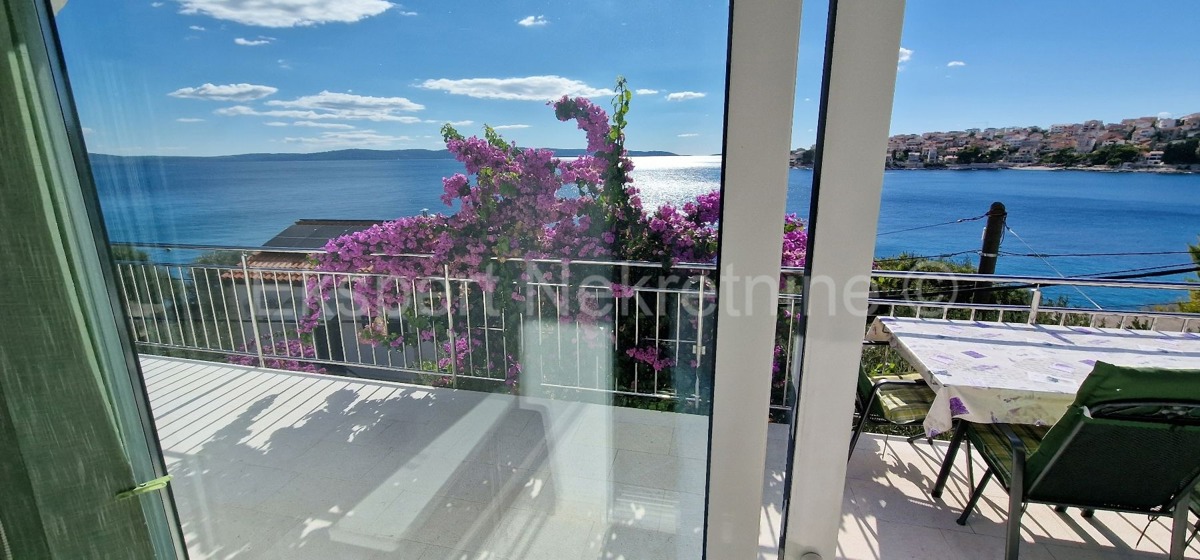 Čiovo, Okrug G. detached house 224 m2, second row from the sea, sea view