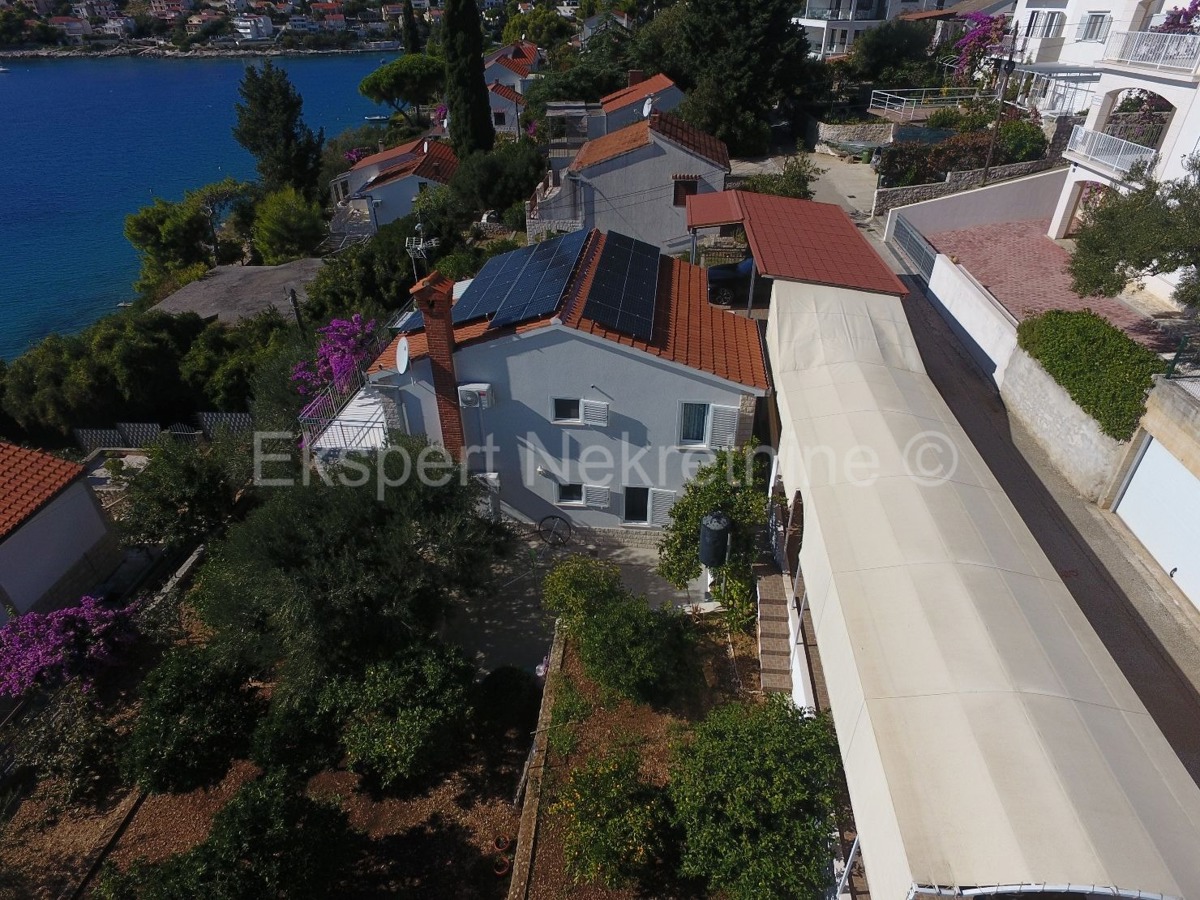Čiovo, Okrug G. detached house 224 m2, second row from the sea, sea view
