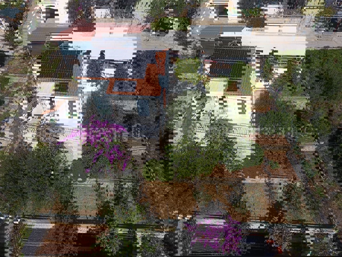 Čiovo, Okrug G. detached house 224 m2, second row from the sea, sea view