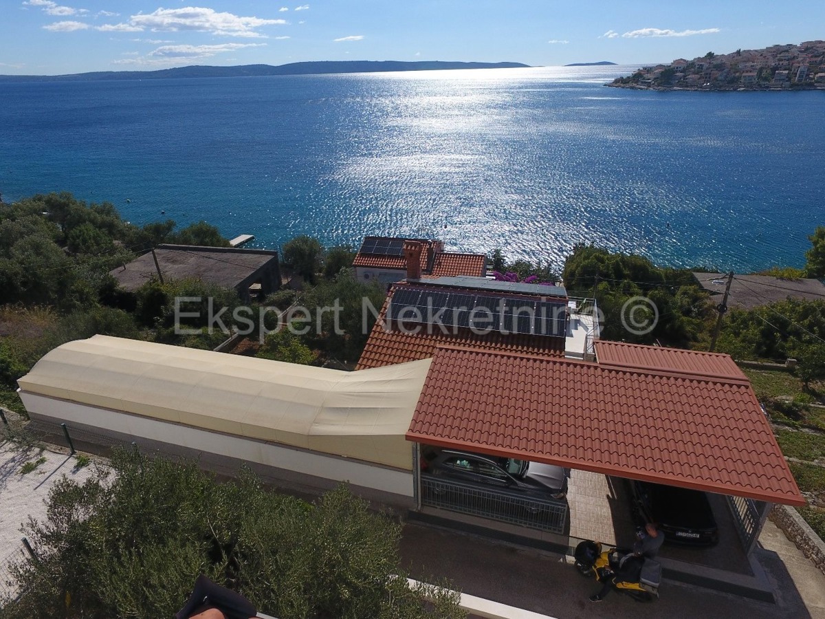 Čiovo, Okrug G. detached house 224 m2, second row from the sea, sea view