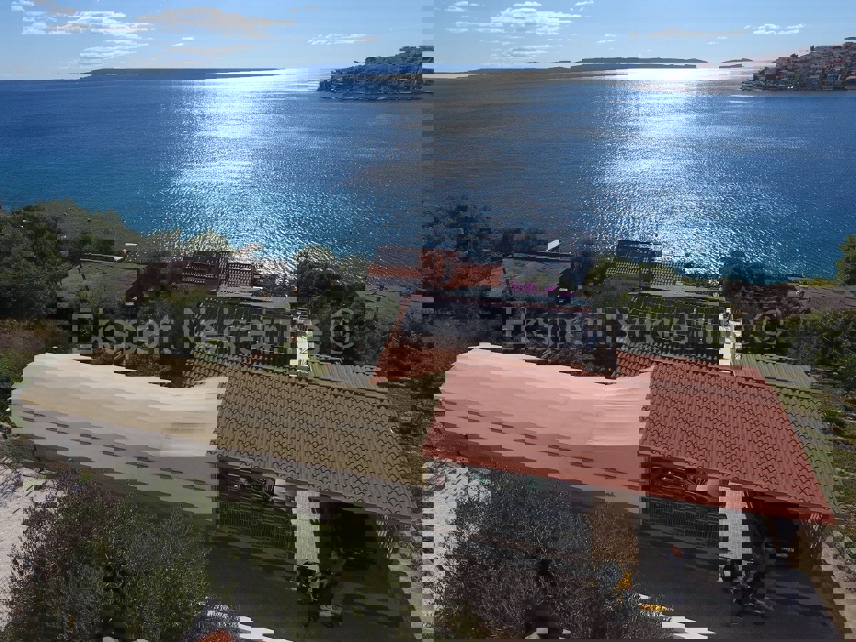Čiovo, Okrug G. detached house 224 m2, second row from the sea, sea view