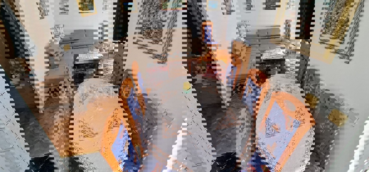 Čiovo, Okrug G. detached house 224 m2, second row from the sea, sea view