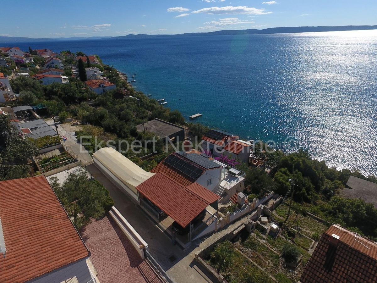 Čiovo, Okrug G. detached house 224 m2, second row from the sea, sea view