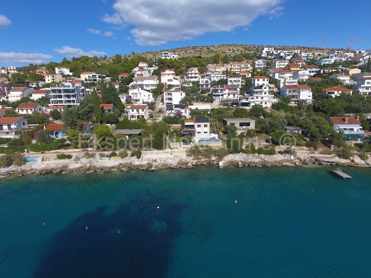 Čiovo, Okrug G. detached house 224 m2, second row from the sea, sea view